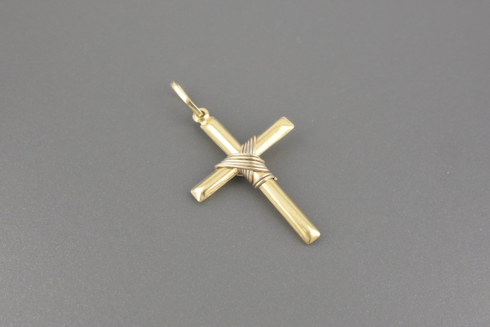 Pingente Cruz em Ouro Amarelo 18k