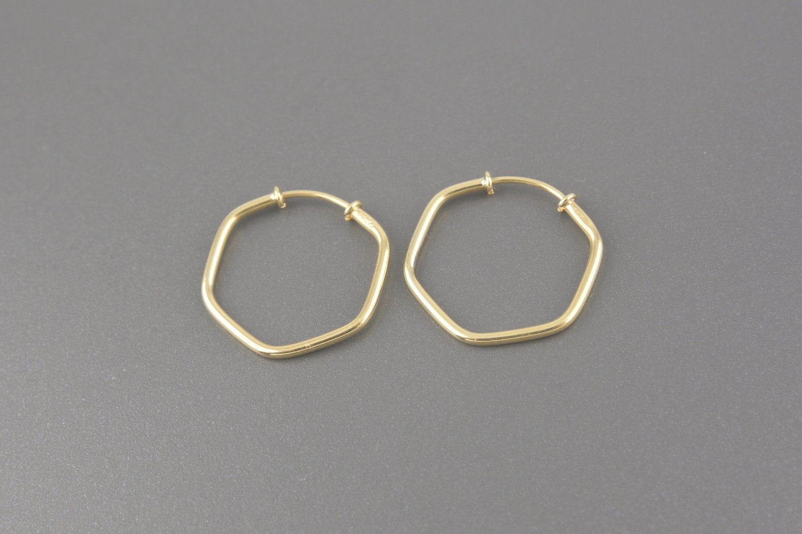 Brincos Argola Sextavada em Ouro Amarelo 18k