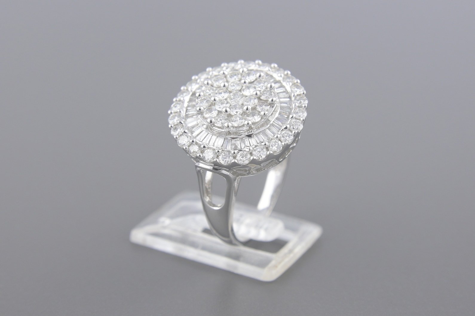 Anel Pizza em Ouro Branco 18k com Aprox. 1.08cts de Diamantes