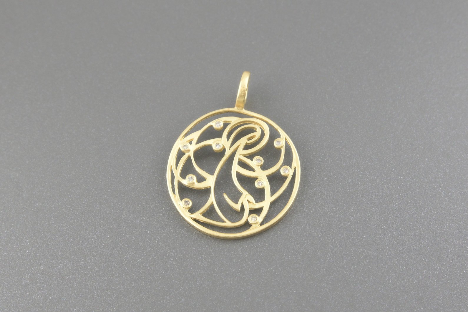 Pingente em Ouro Amarelo 18k com Aprox. 5pts de Brilhantes