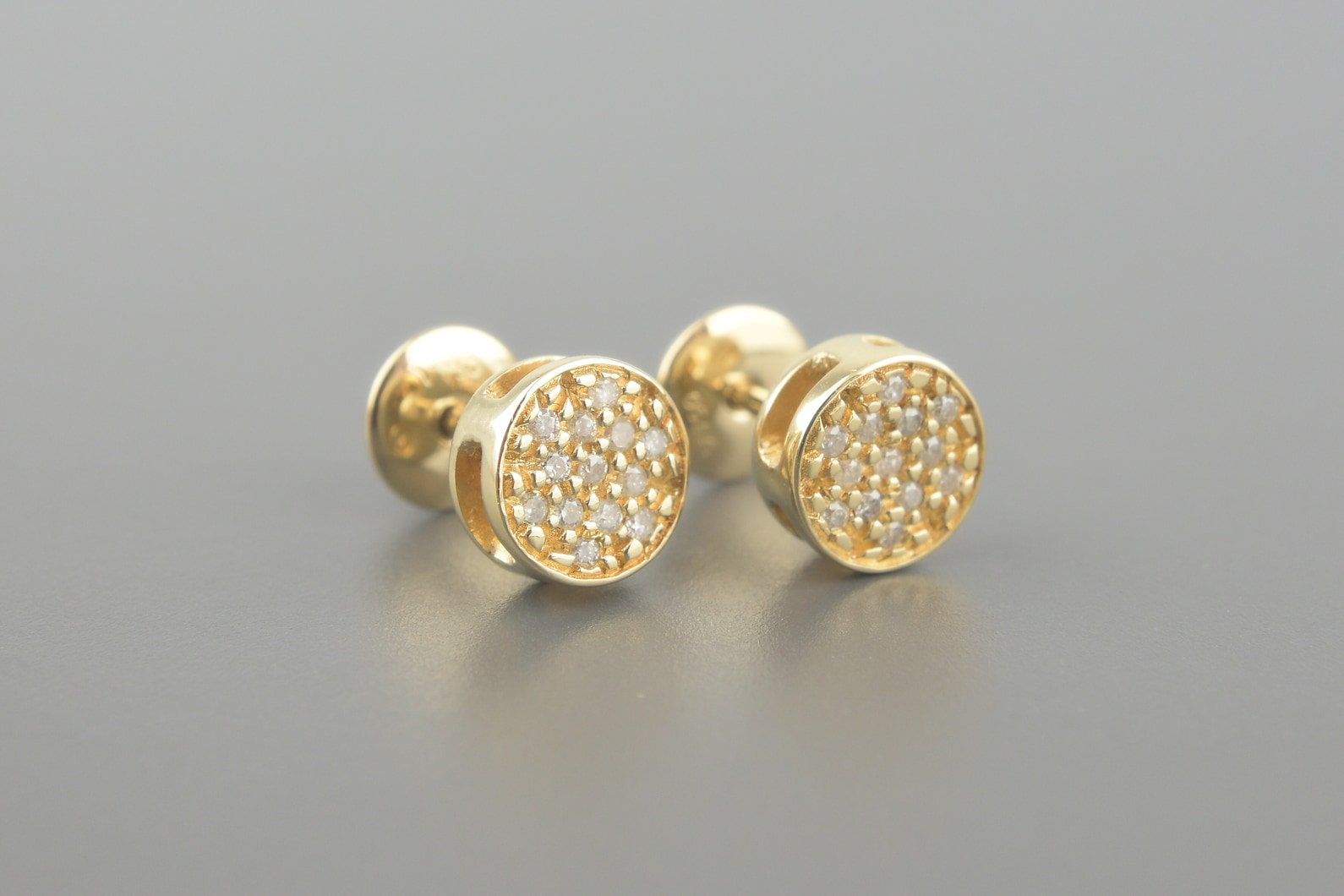 Brincos em Ouro Amarelo 18k com Aprox. 17pts de Brilhantes