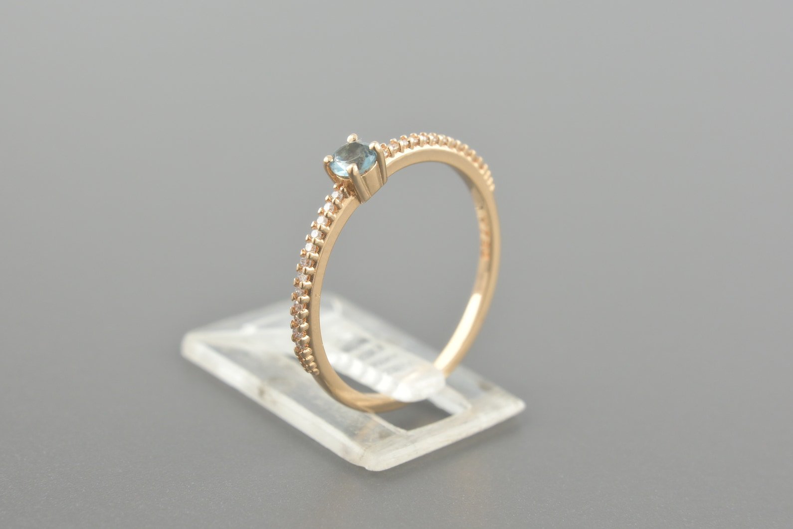 Anel Cores em Ouro Rose 18k com Topázio London de 3mm e Aprox. 12pts de Brilhantes
