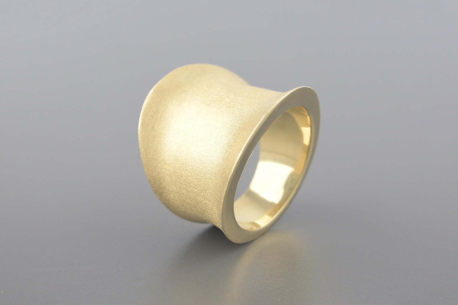 Anel em Ouro Amarelo 18k