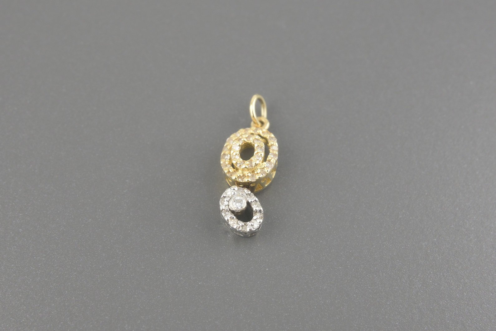 Pingente em Ouro Amarelo e Branco 18k com Aprox. 17pts de Brilhantes