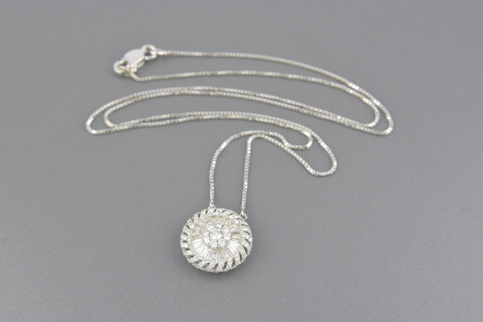 Colar Pizza em Ouro Branco 18k com Aprox. 1.3cts de Diamantes