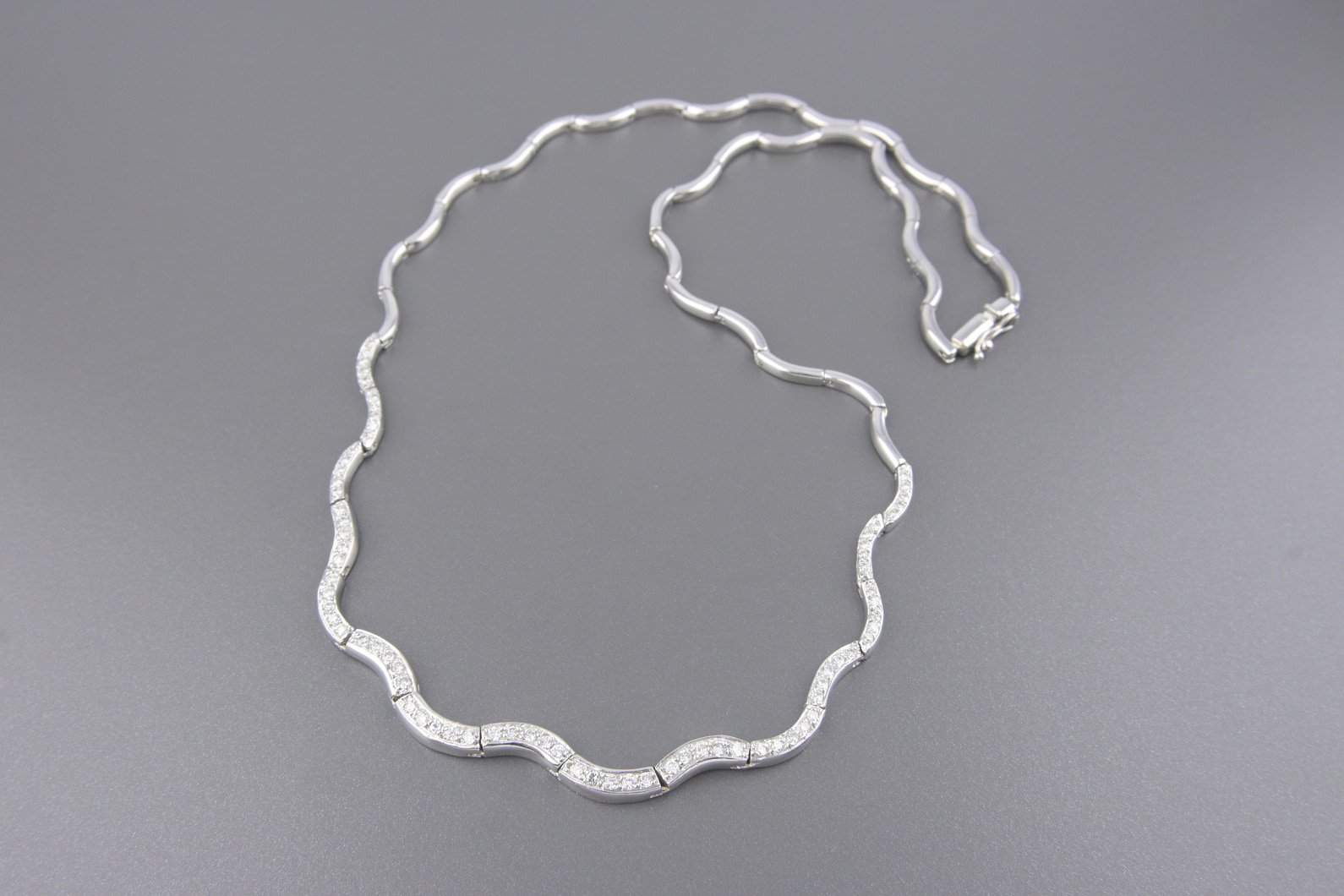 Colar em Ouro Branco 18k com Aprox. 1.1cts de BrilhantesTamanho 46cm