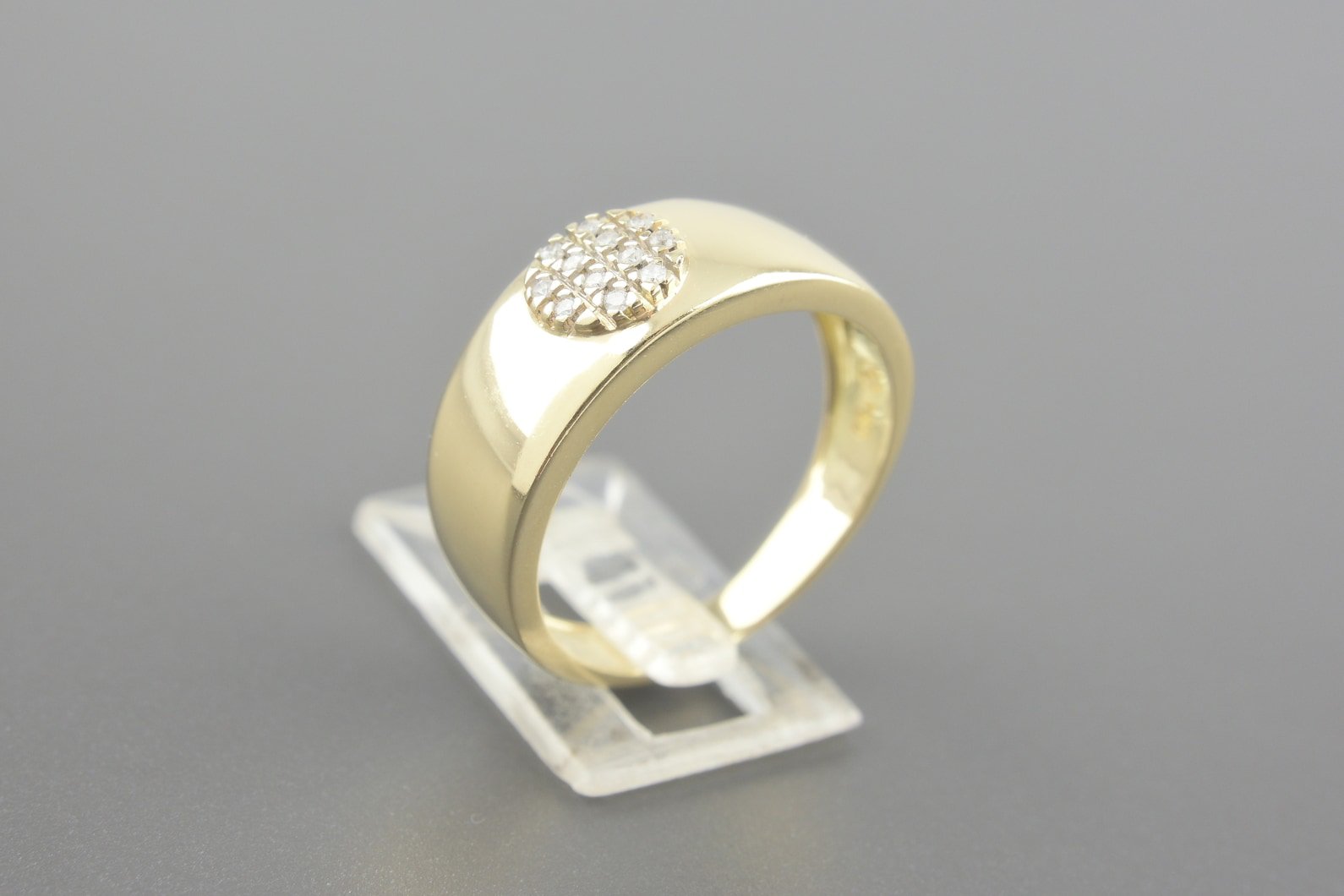 Anel Mellow em Ouro Amarelo 18k com Aprox. 9pts de Brilhantes