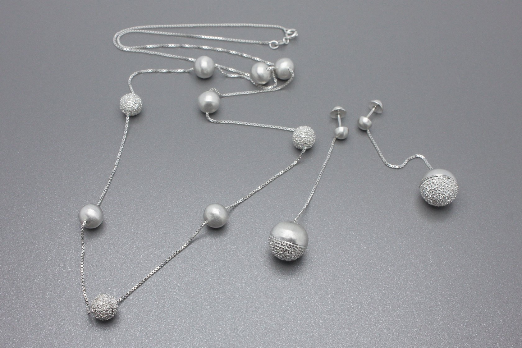 Conjunto Brincos e Colar em Ouro Branco 18k com Aprox. 1.4ct de Brilhantes