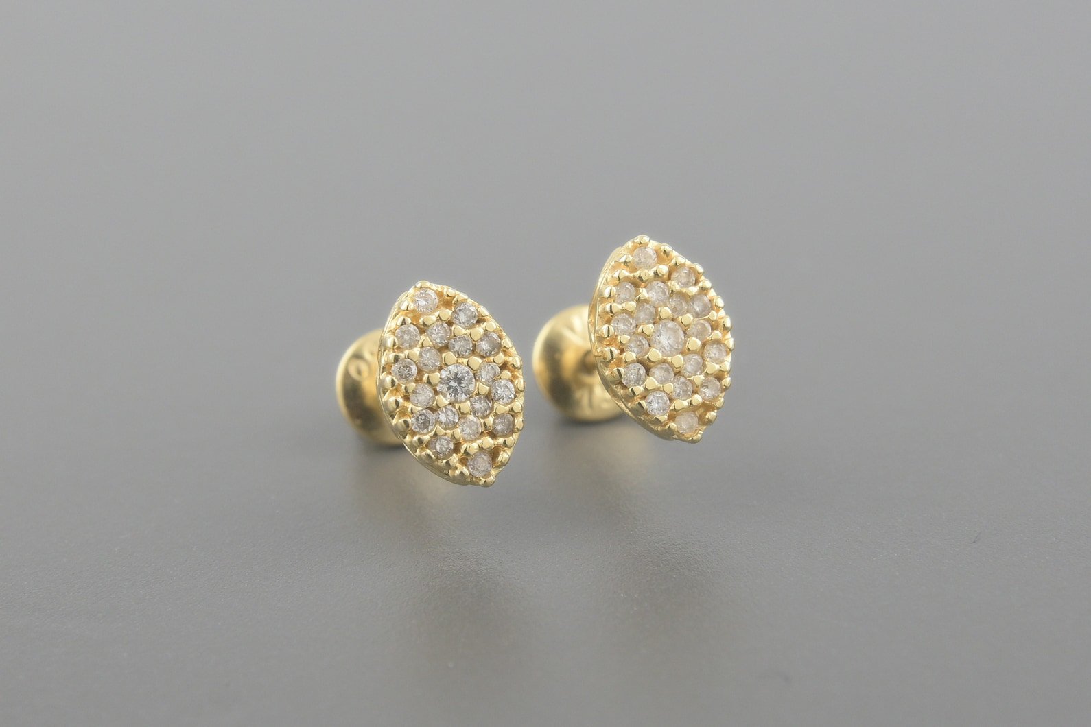 Brincos Pave em Ouro Amarelo 18k com Aprox. 20pts de Brilhantes