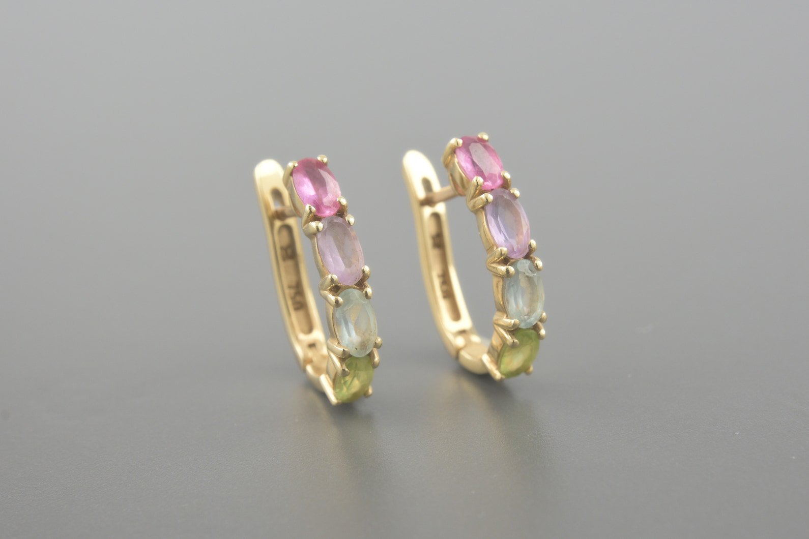 Brincos Argola em Ouro Amarelo 18k com Pedras Brasileiras de 4.8x3.0mm