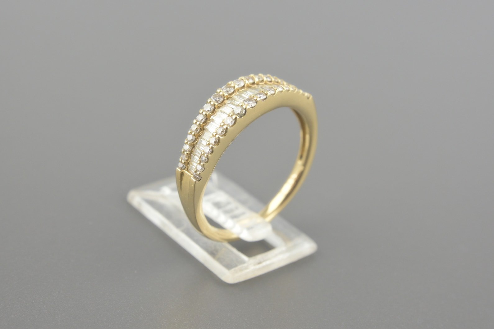 Anel em Ouro Amarelo 18k com Aprox. 0.54ct de Diamantes