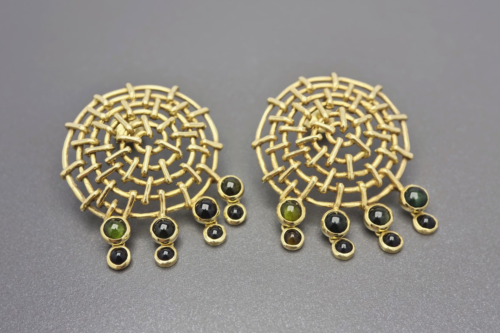 Brincos em Ouro Amarelo 18k com Turmalinas Cabochon de 3 à 4 mm