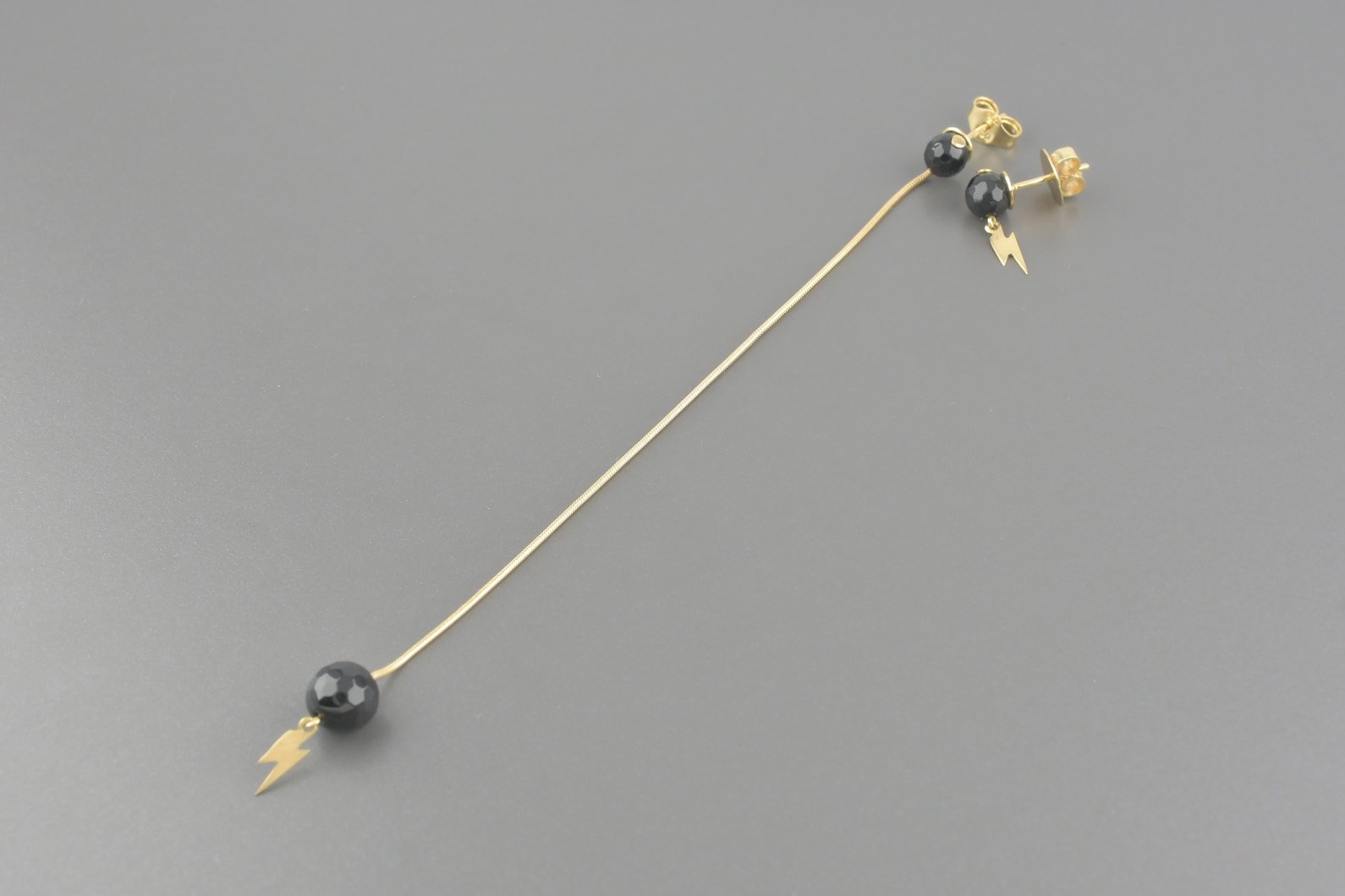 Brincos em Ouro Amarelo 18k com Onix