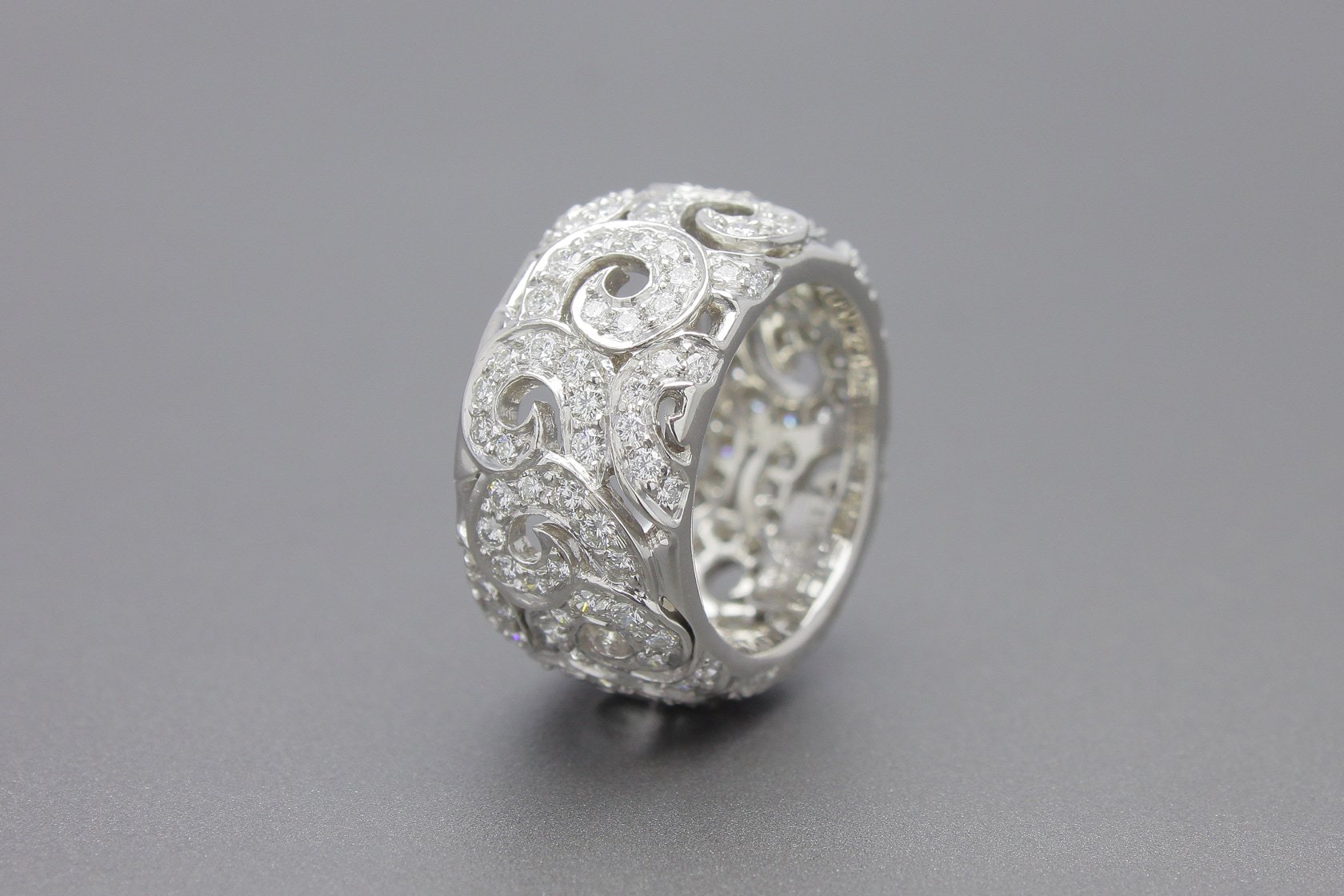 Anel em platina com brilhantes  2.0 ct