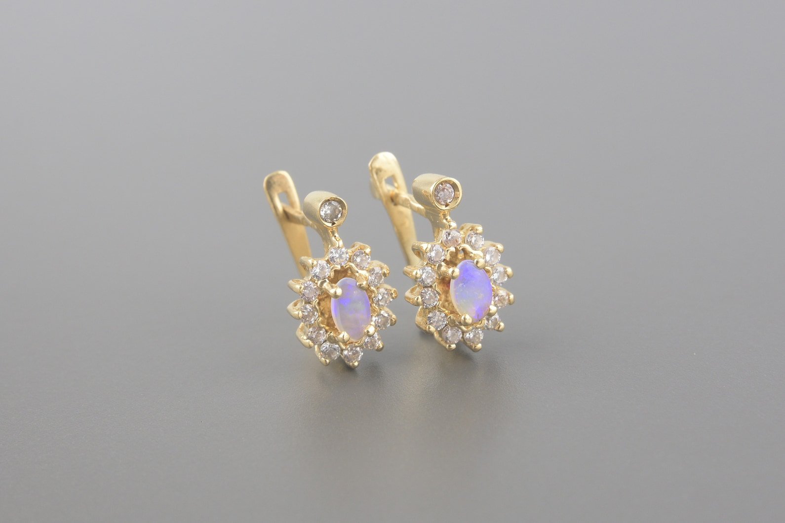 Brincos em Ouro Amarelo 18k com Opalitas de 5x3mm e Zirconias de 2mm