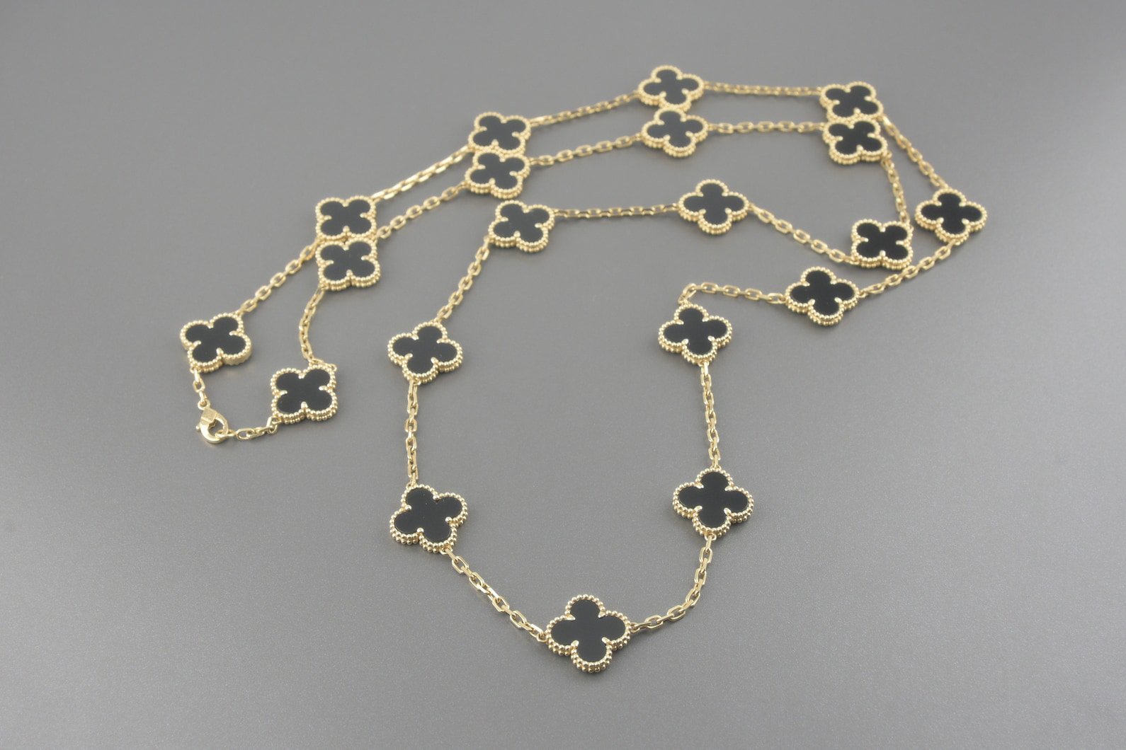 Colar Trevos em Ouro Amarelo 18k com Onix