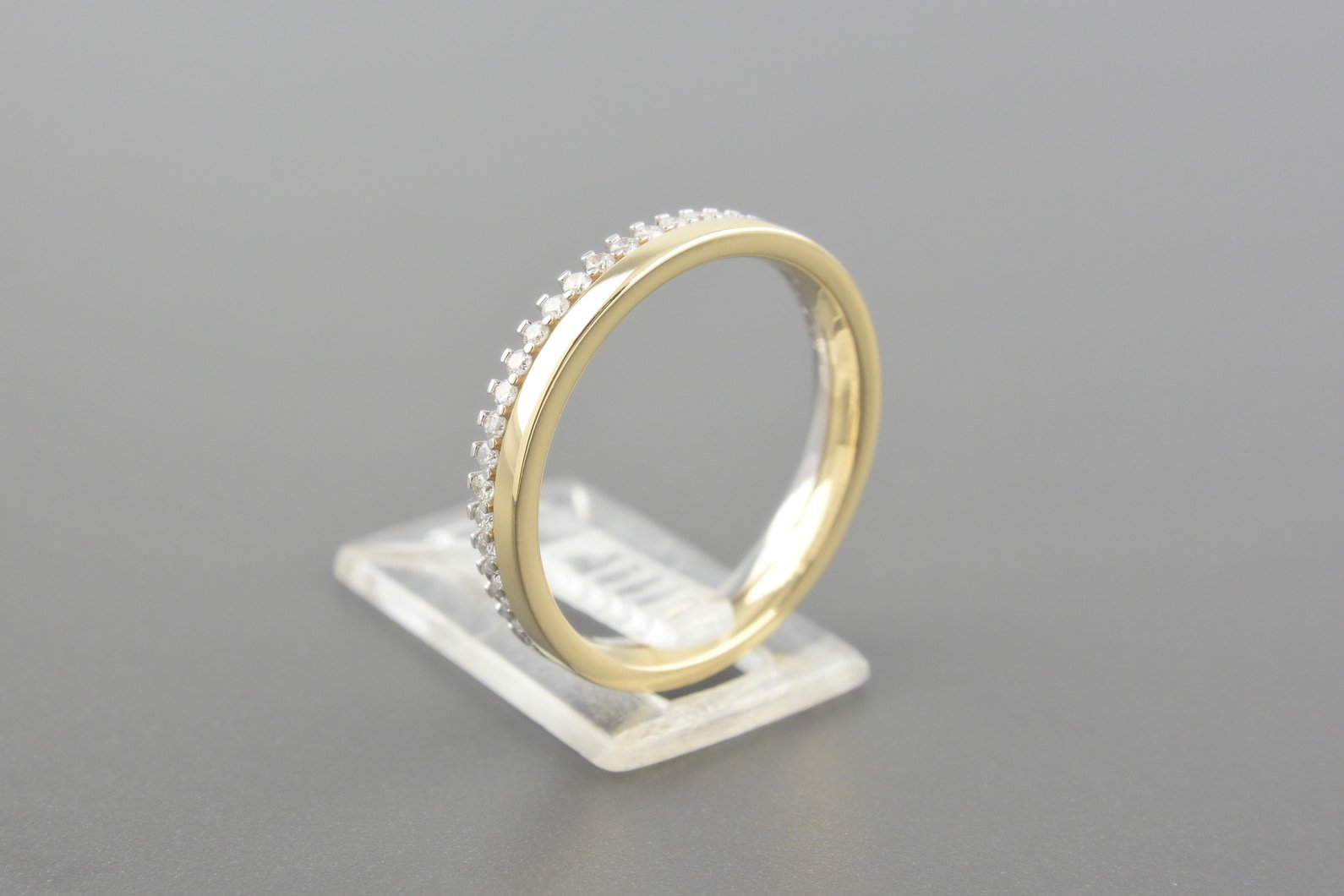 Aliança Essence em Ouro Amarelo e Branco 18k com Aprox. 18pts de Brilhantes