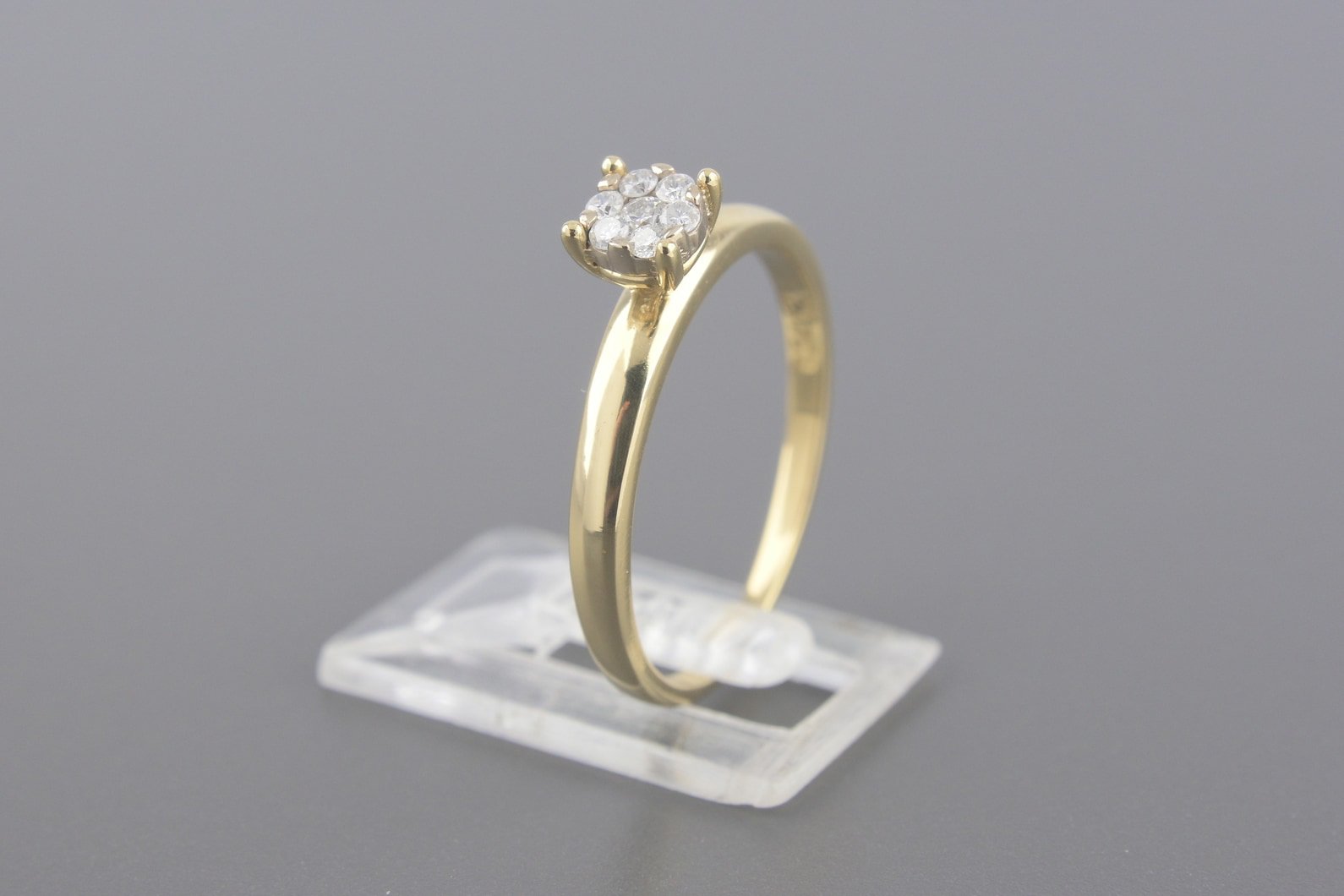 Anel em Ouro Amarelo 18k com Aprox. 7pts de Brilhantes