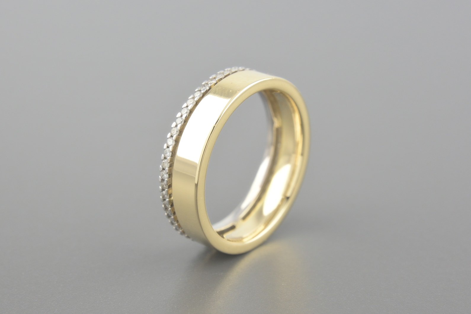 Aliança Essence em Ouro Amarelo e Branco 18k com Aprox. 25pts de Brilhantes