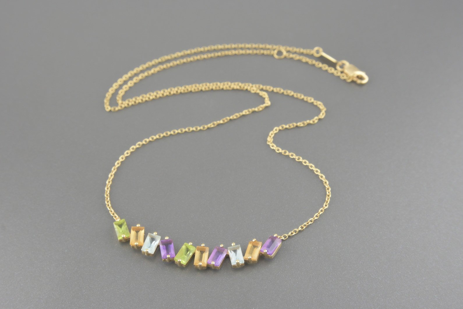 Colar em Ouro Amarelo 18k com Pedras Brasileiras de 5x3mm