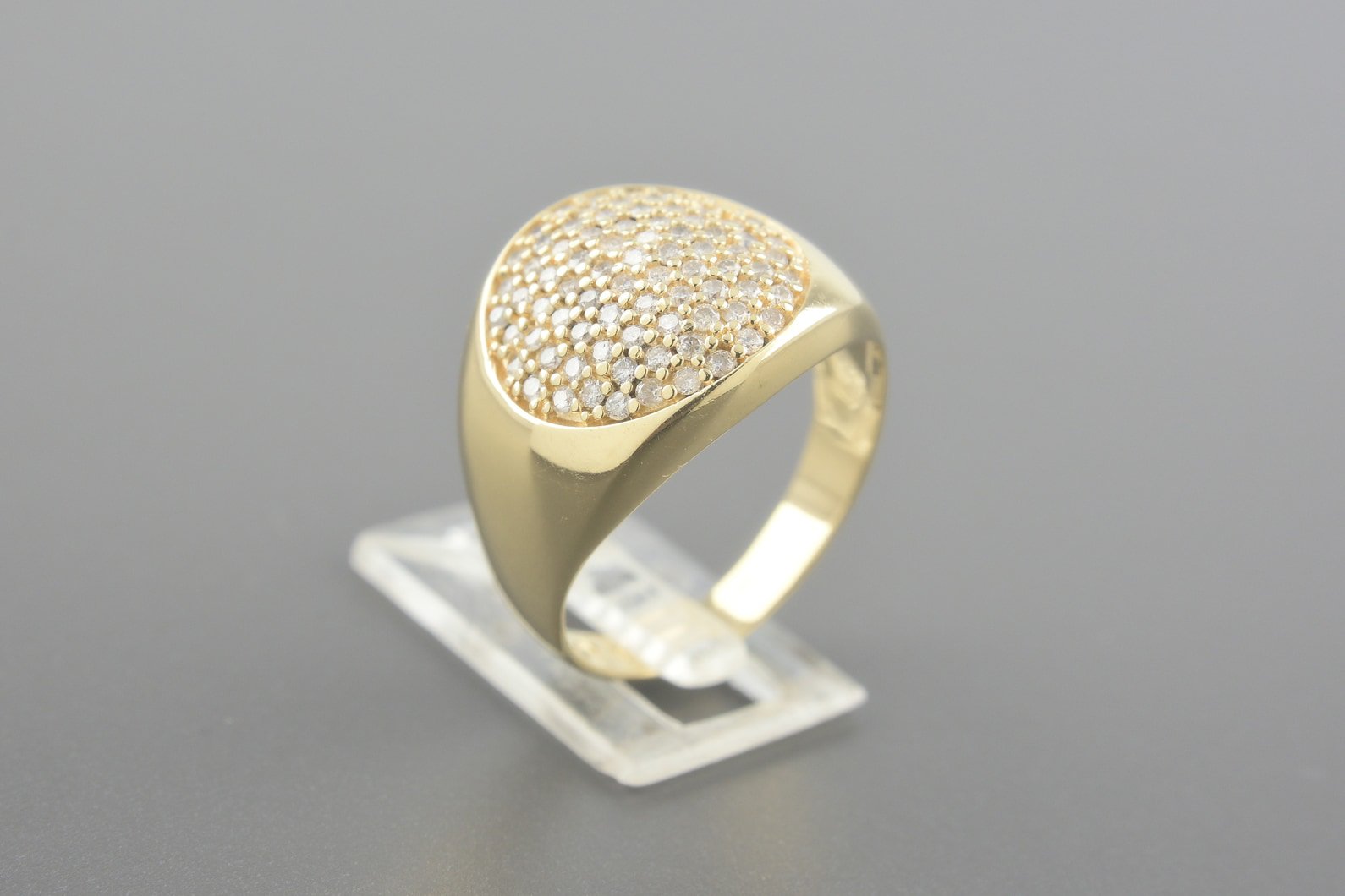 Anel em Ouro Amarelo 18k com Aprox. 60pts de Brilhantes
