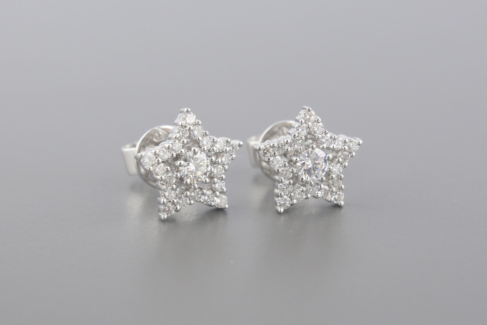 Brincos Estrela em Ouro Branco 18k com Aprox. 1.0ct de Brilhantes