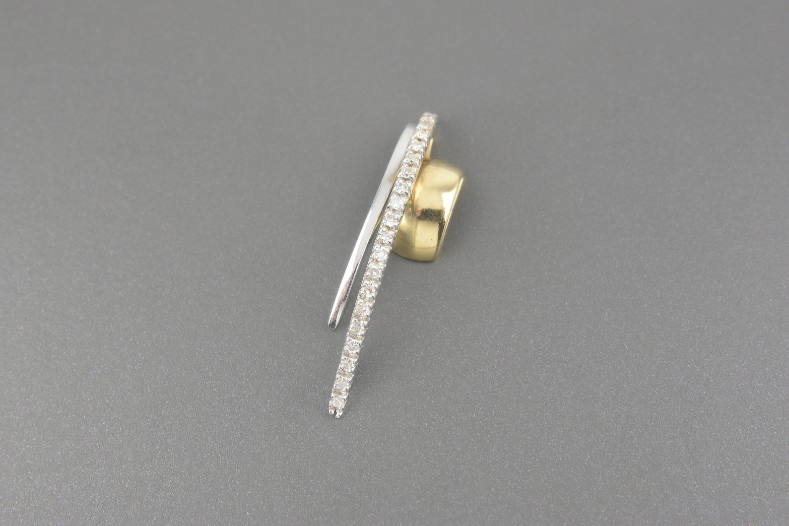 Pingente em Ouro Amarelo e Branco 18k com Aprox. 21pts de Brilhantes