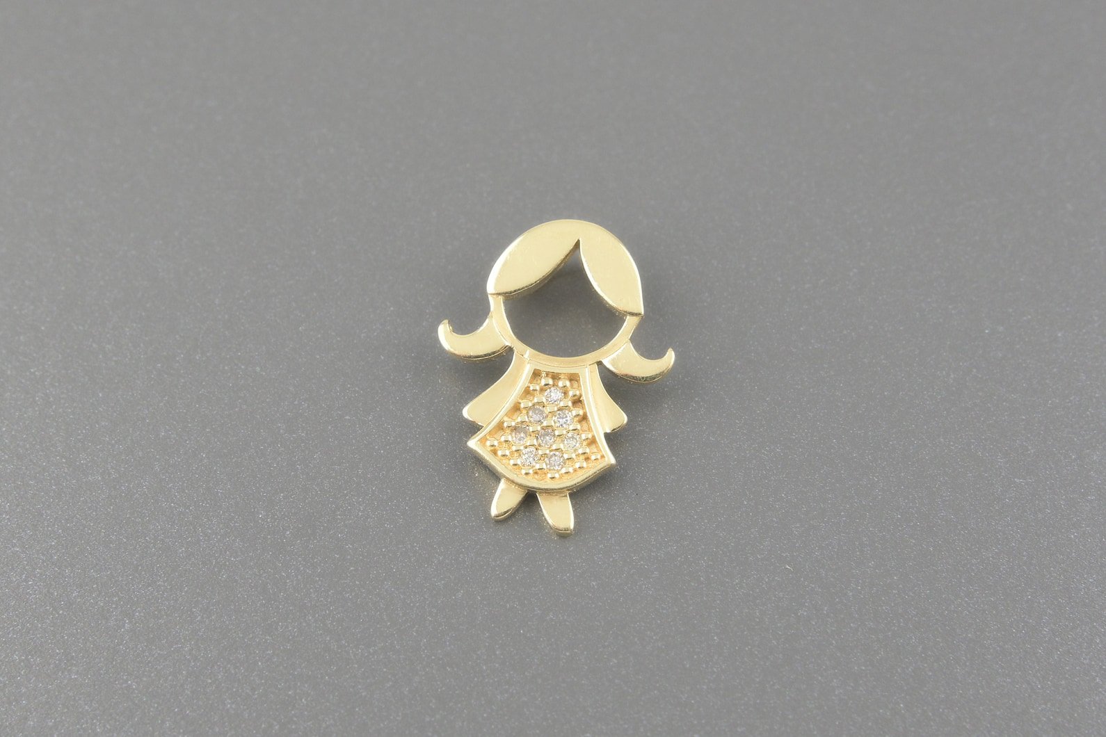 Pingente Menina em Ouro Amarelo 18k com Aprox. 4pts de Brilhantes