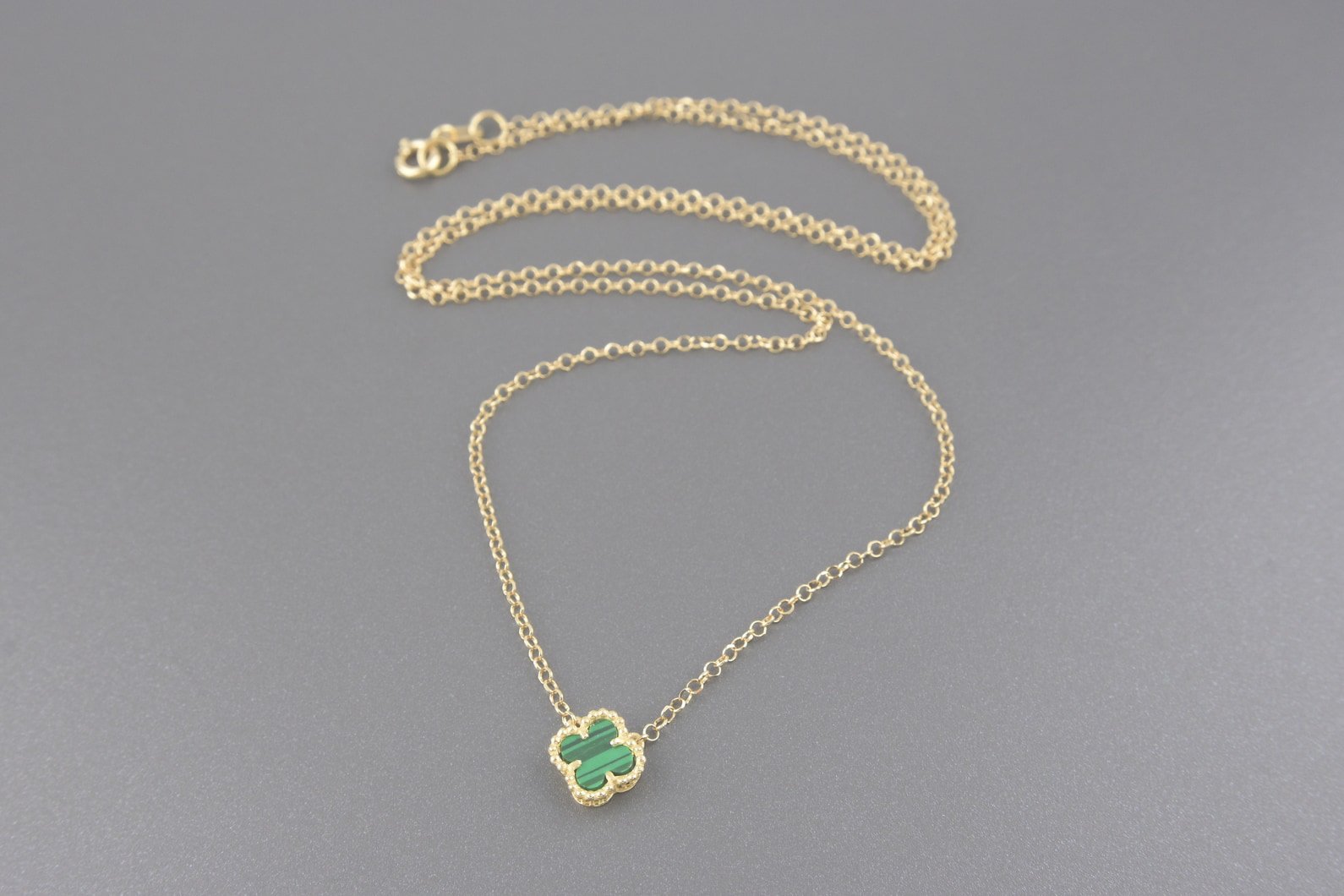 Colar Trevo em Ouro Amarelo 18k com Malaquita em Resina