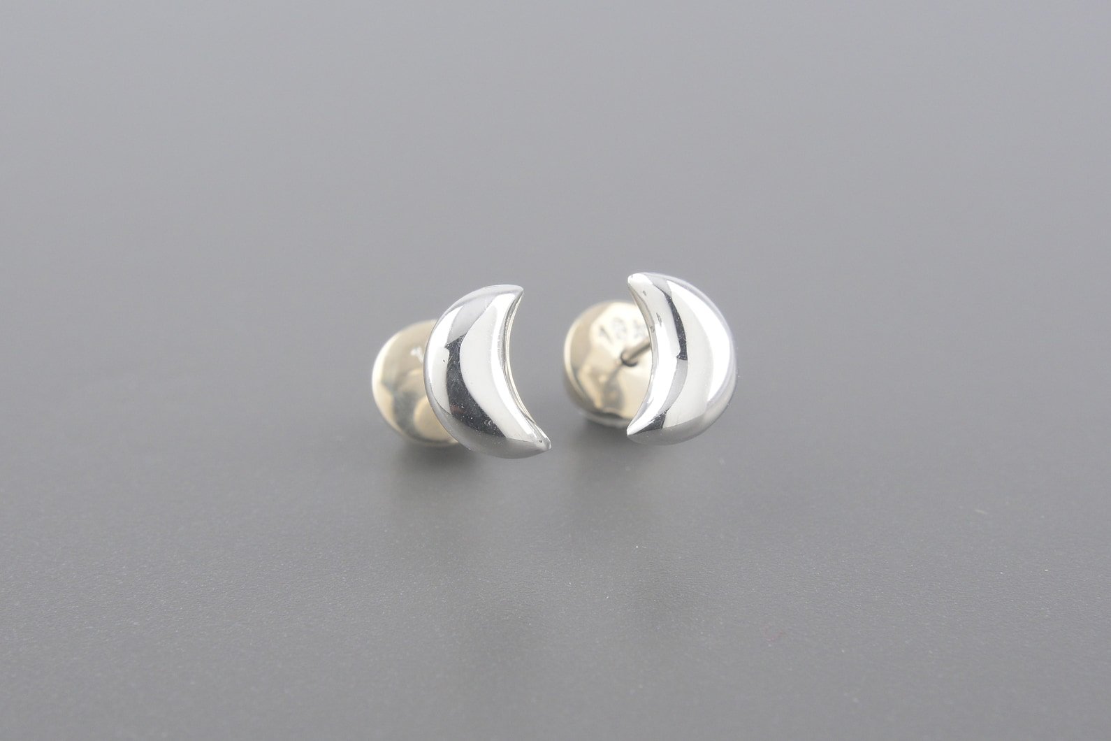 Brincos Lua em Ouro Branco 18k