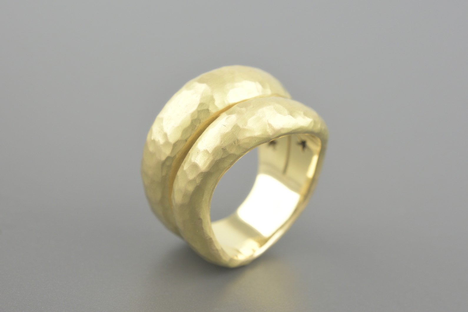 Anel em Ouro Amarelo 18k com Aprox. 7pts de Brilhantes