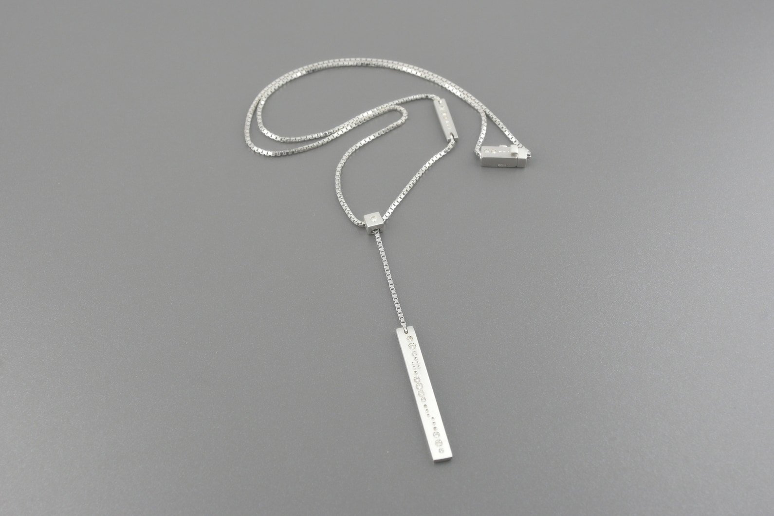 Colar em Ouro Branco 18k com Aprox. 16pts de Brilhantes