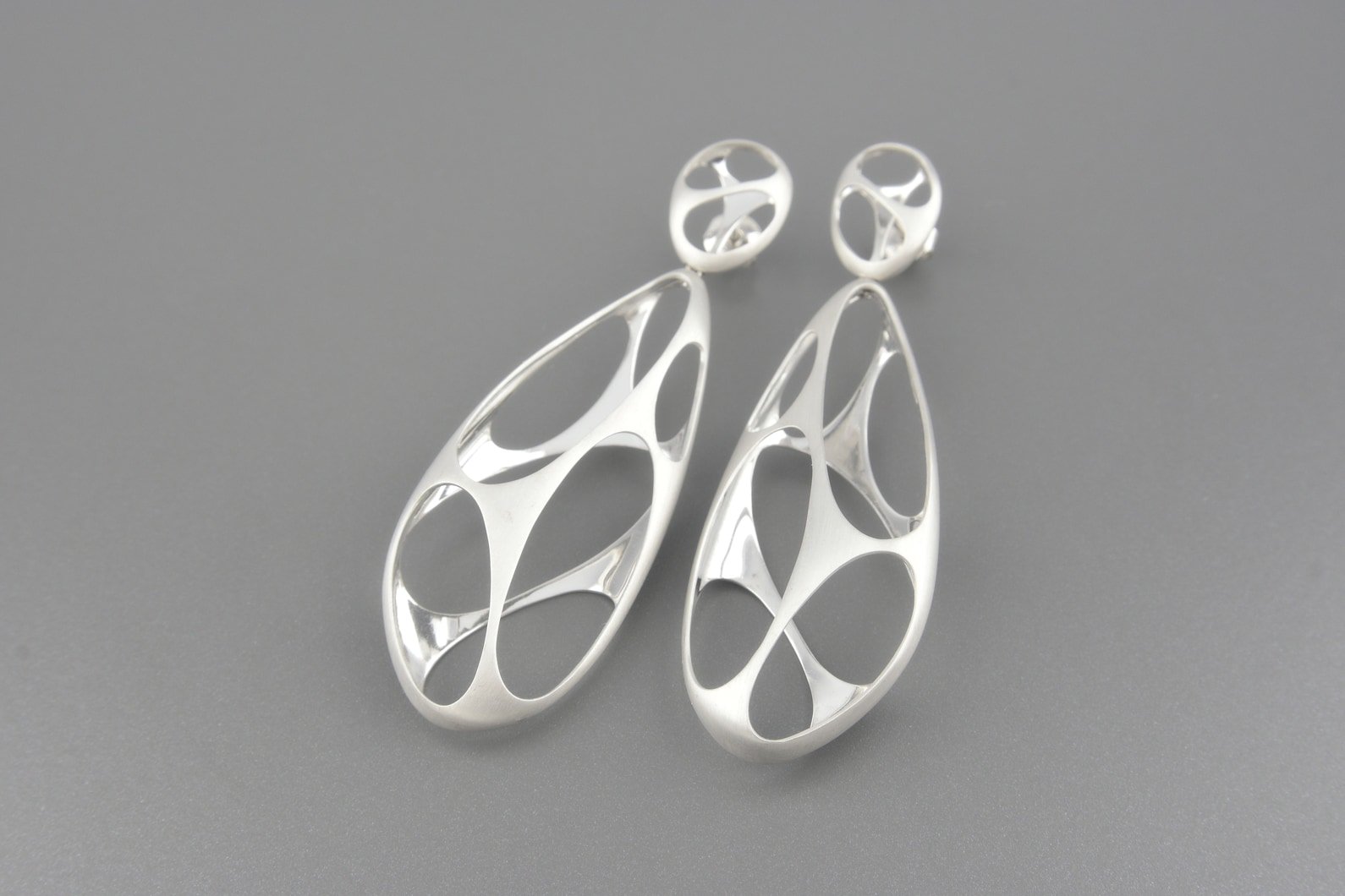 Brincos Ar em Ouro Branco 18k