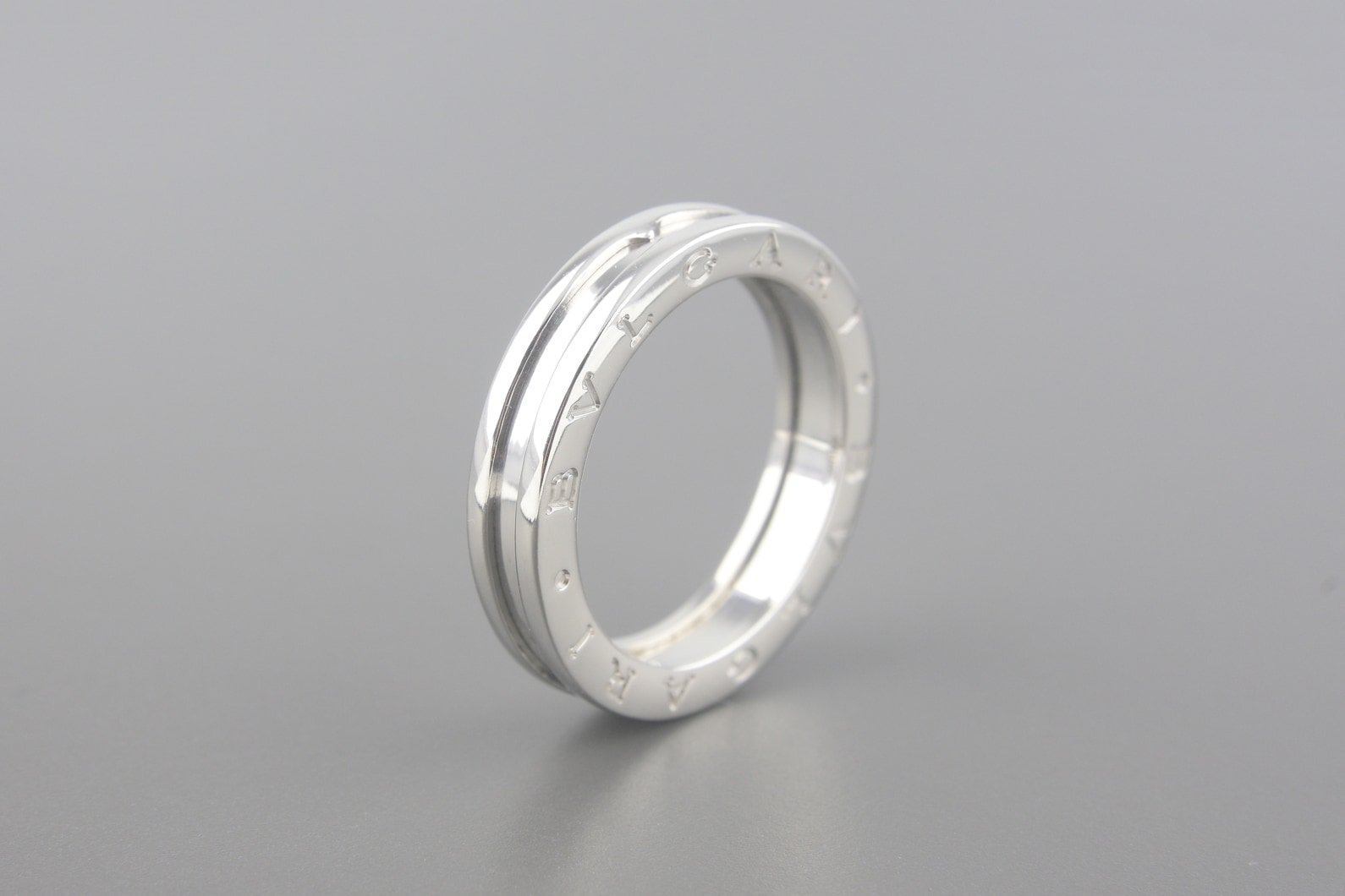 Aliança em Ouro Branco 18k