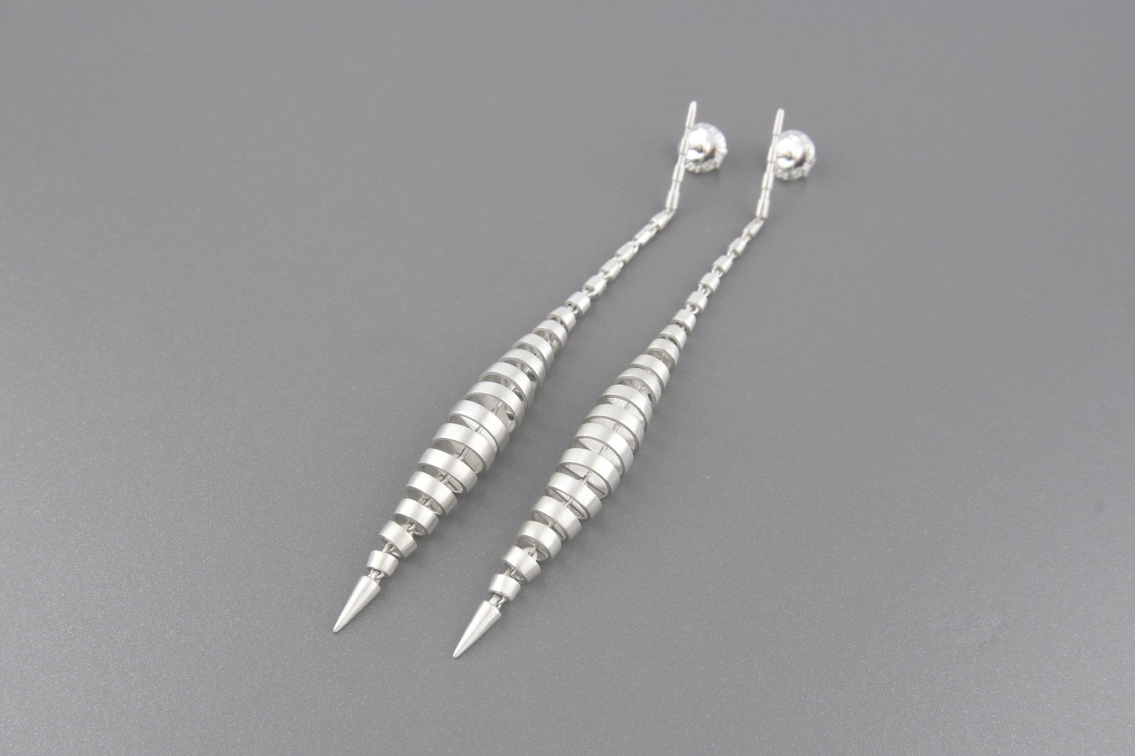 Brincos em Ouro Branco 18k