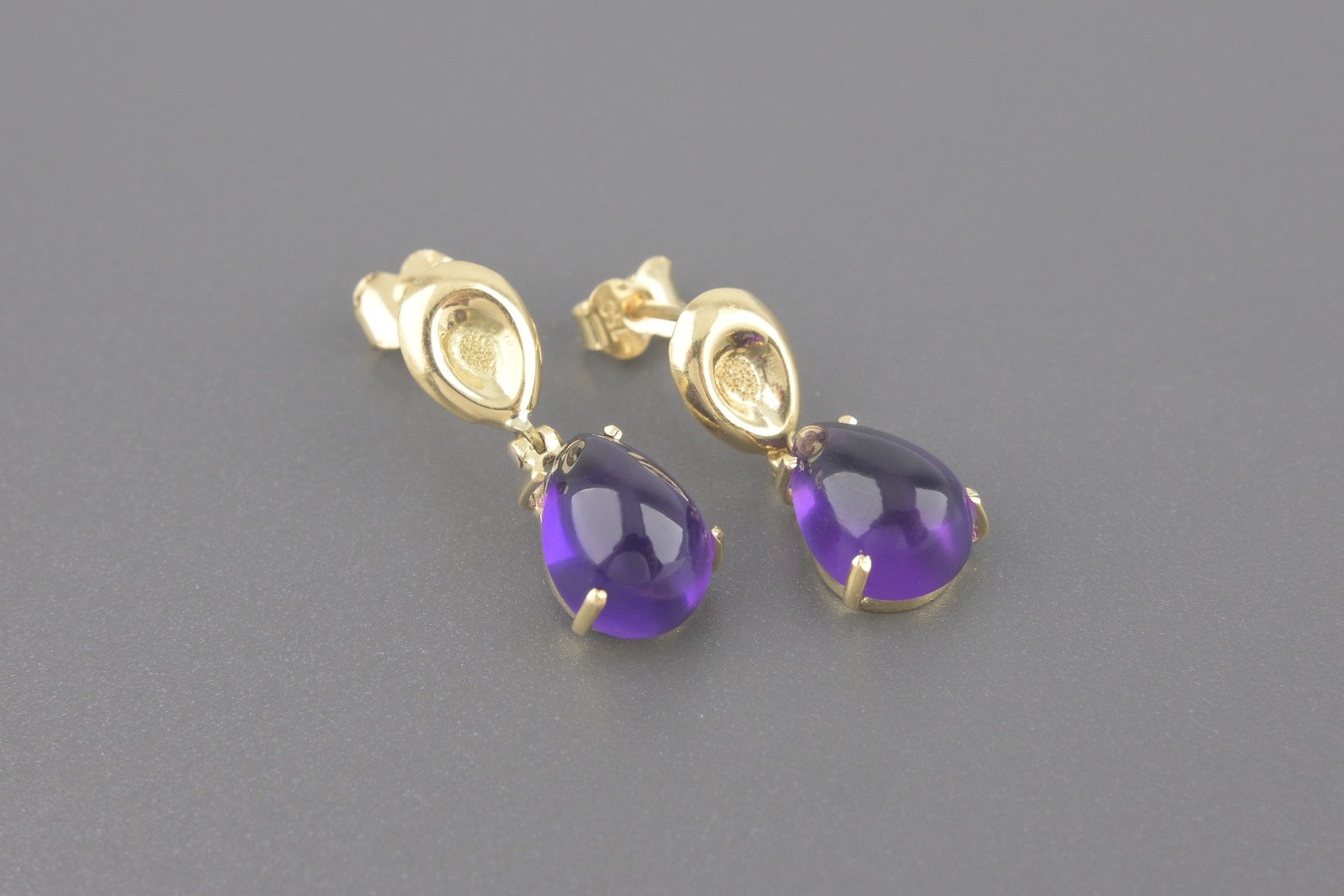 Brincos em Ouro Amarelo 18k com Ametistas de 9x7mm