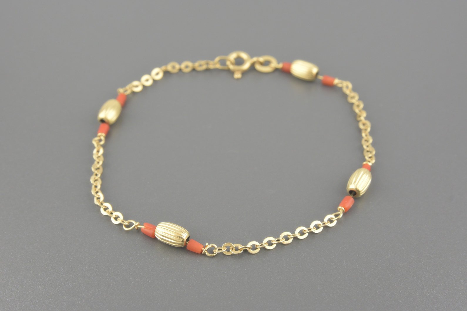 Pulseira em Ouro Amarelo 18k com Corais