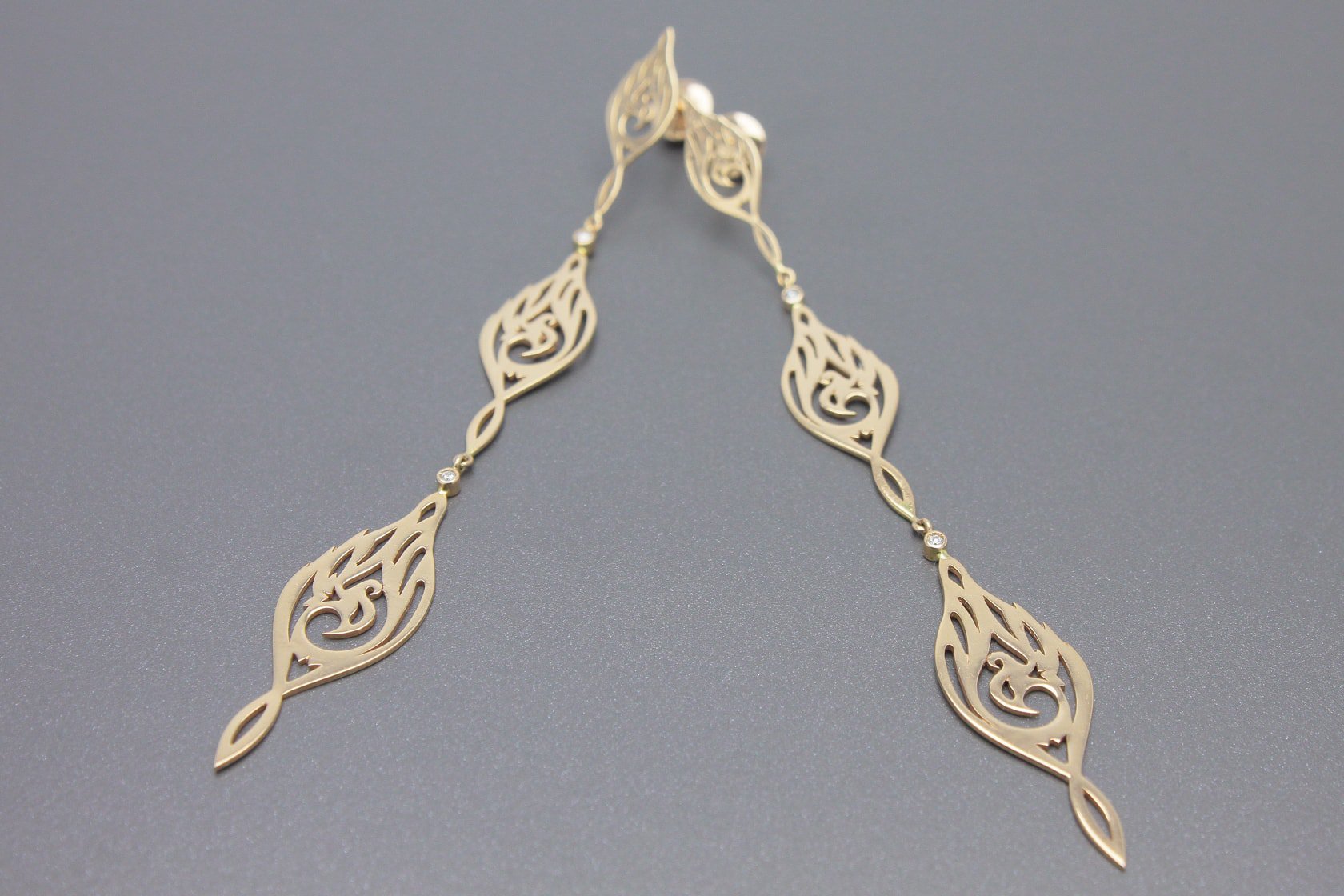 Brincos Fênix Sagrada em Ouro Amarelo 18k com Aprox. 4pts de Brilhantes