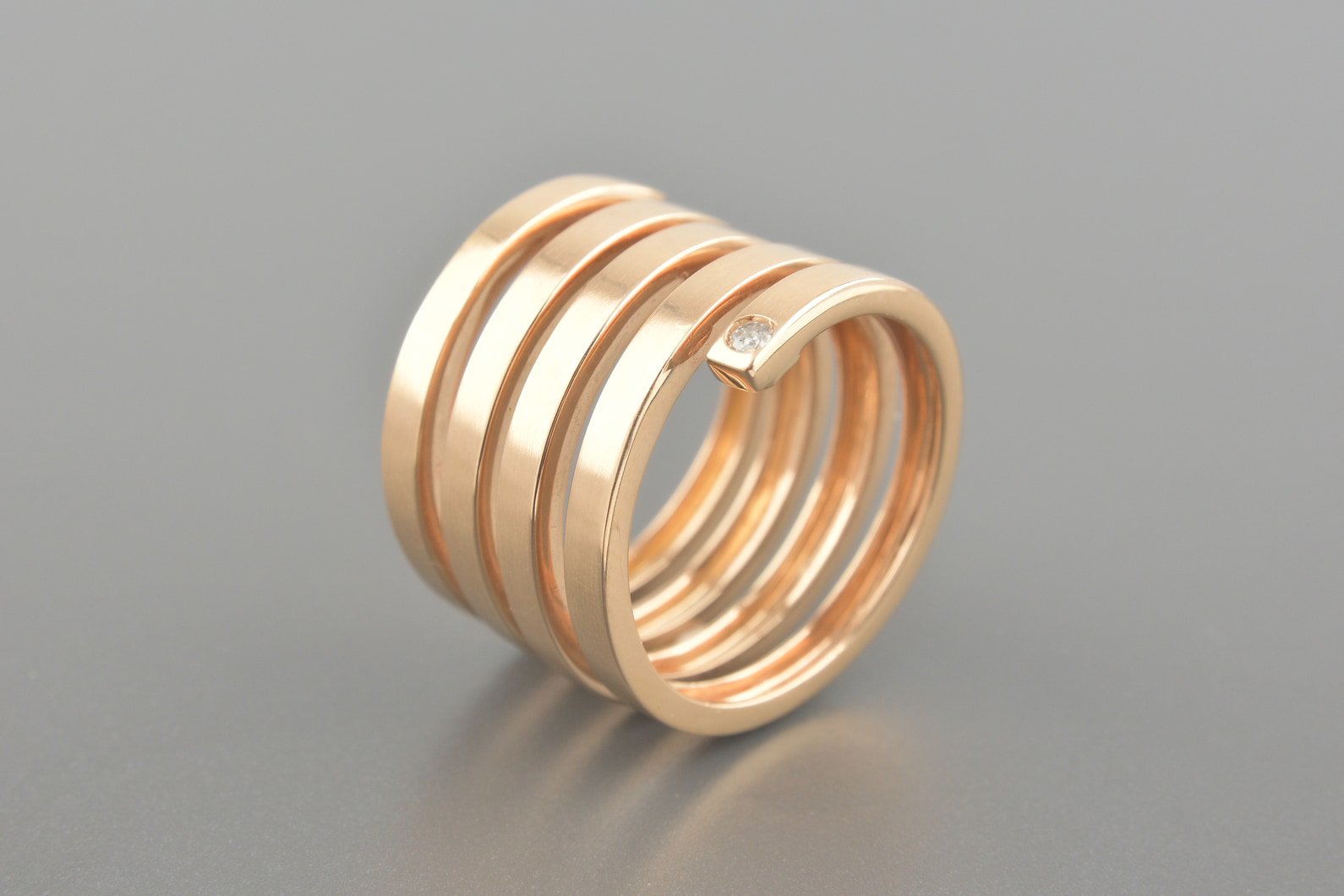 Anel Mola em Ouro Rose 18k com Brilhante de Aprox. 3pts