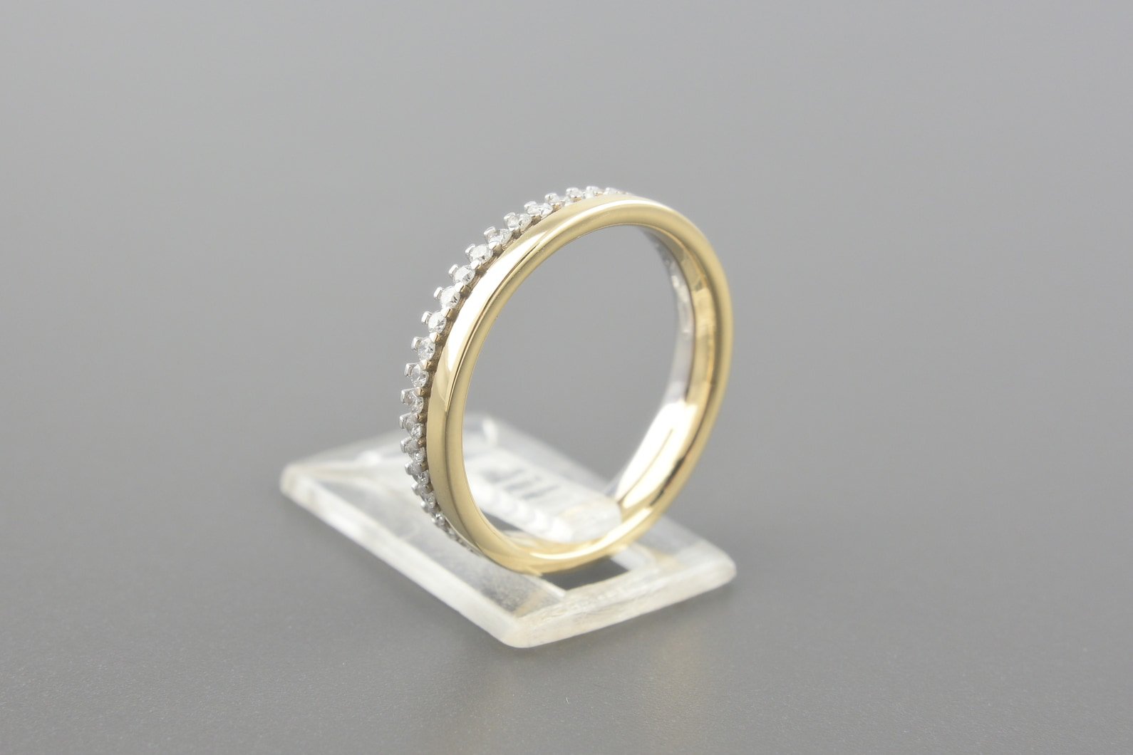 Aliança Essence em Ouro Amarelo e Branco 18k com Aprox. 18pts de Brilhantes