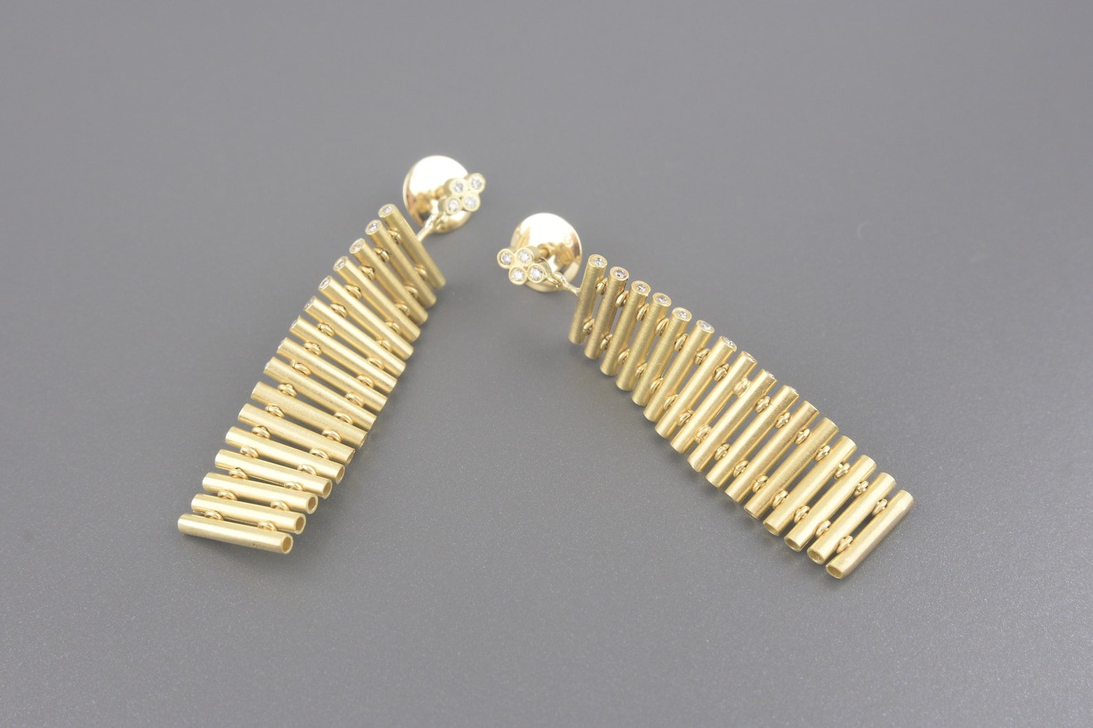 Brincos em Ouro Amarelo 18k com Aprox. 40pts de Brilhantes
