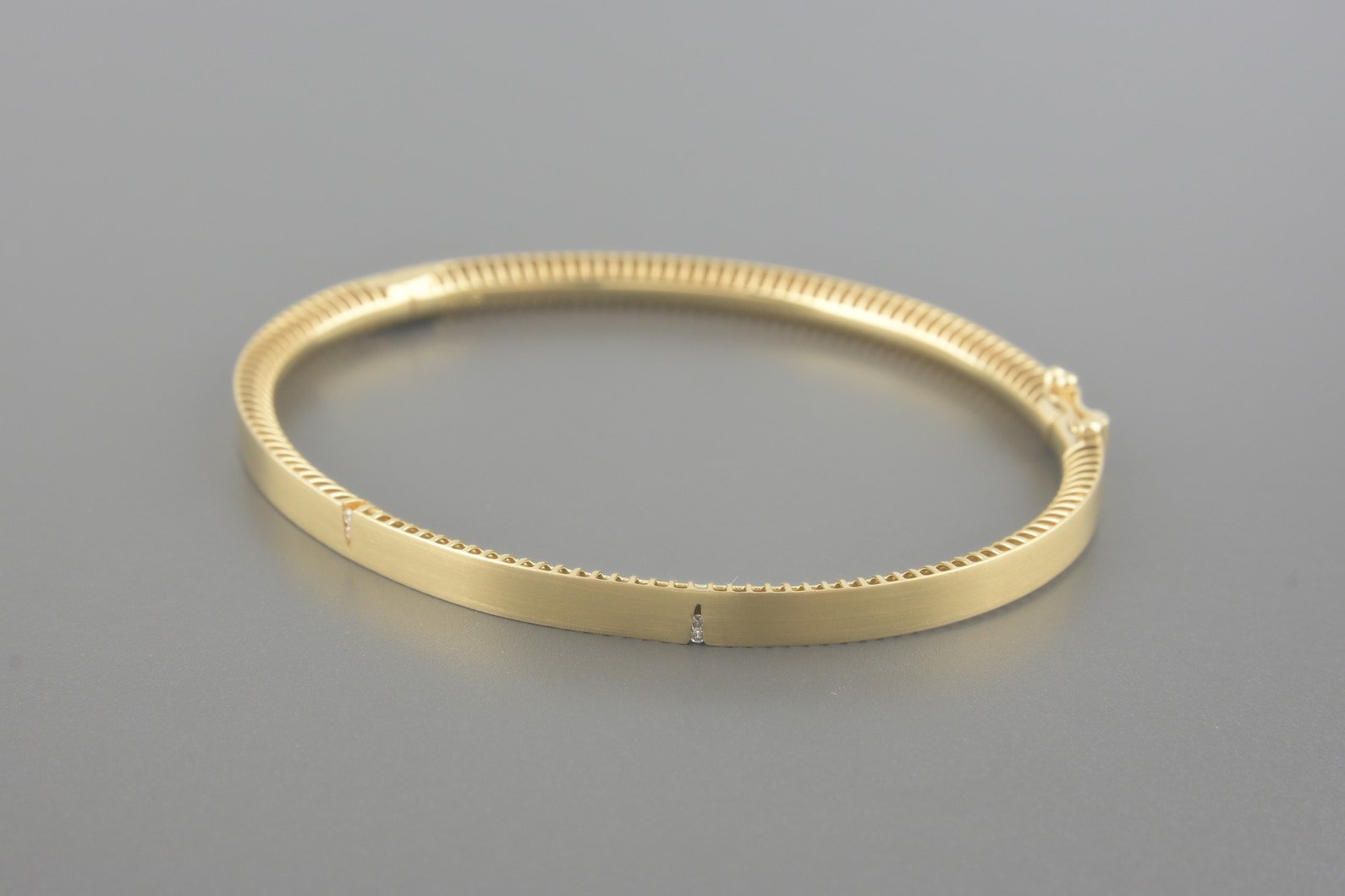 Bracelete em Ouro Amarelo 18k com Aprox. 3pts de Brilhantes