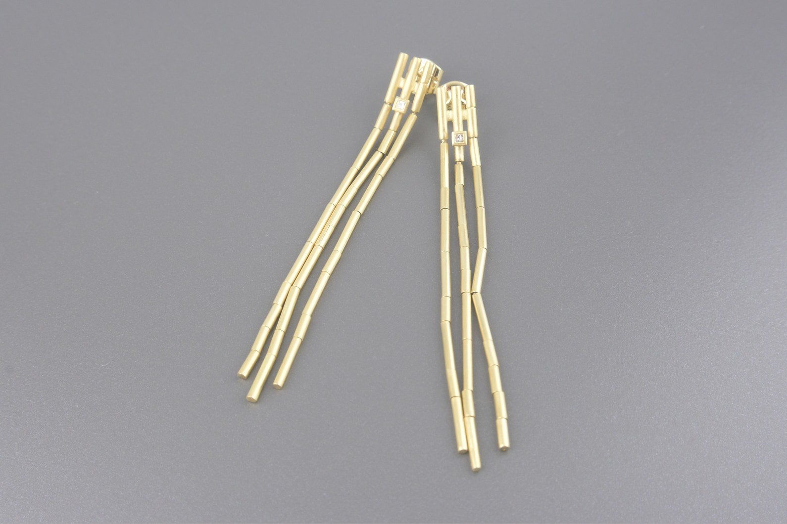 Brincos em Ouro Amarelo 18k com Aprox. 3pts de Diamantes