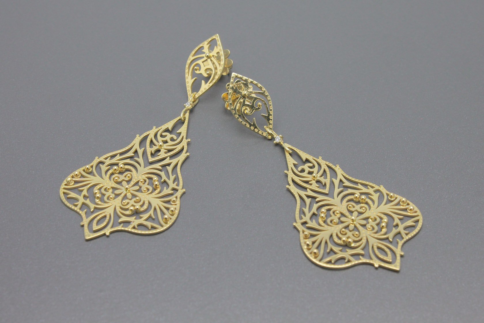 Brincos Isis em Ouro Amarelo 18k com Brilhantes
