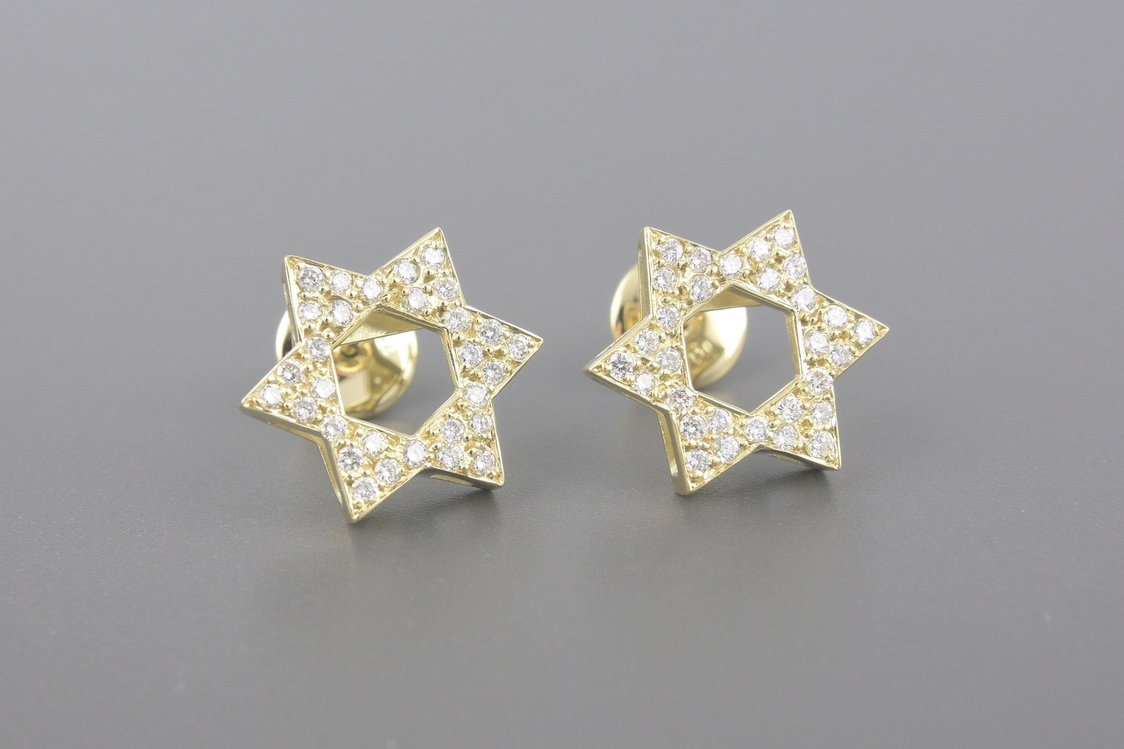 Brincos Estrela em Ouro Amarelo 18k com Aprox. 60pts de Brilhantes